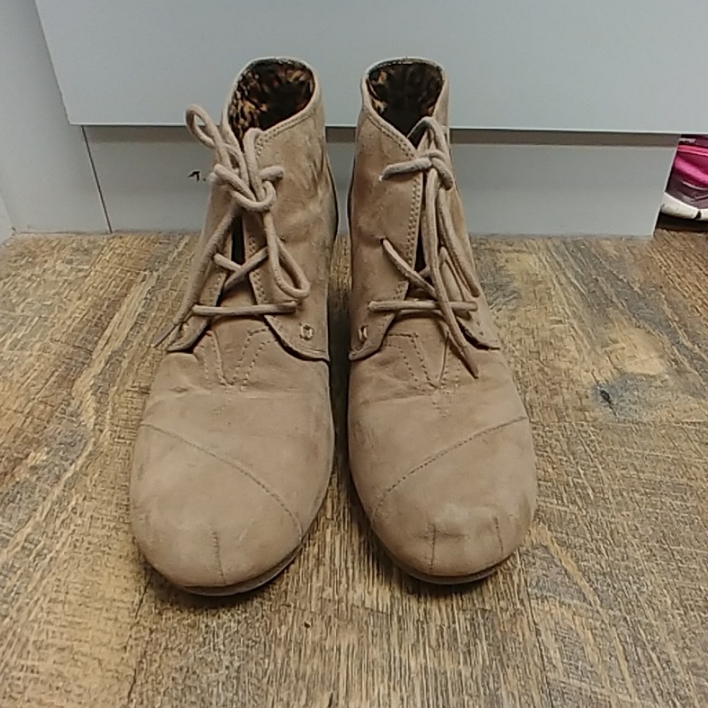 Tom like tan wedge shoes